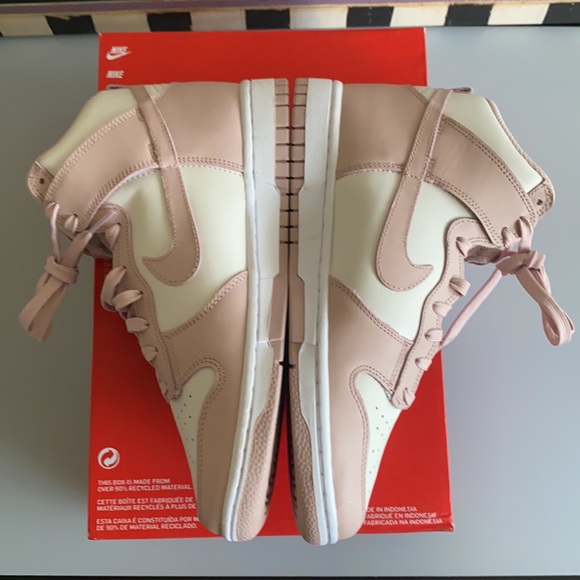 Nike Women’s Dunk High Sz 9 - Picture 3 of 9